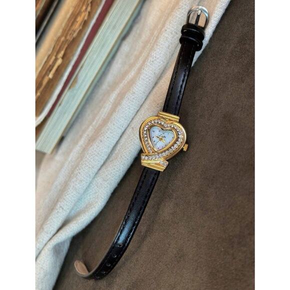 Vintage Unique Dainty Elegant Women\'s Black Leather Strap Gold Heart Watch